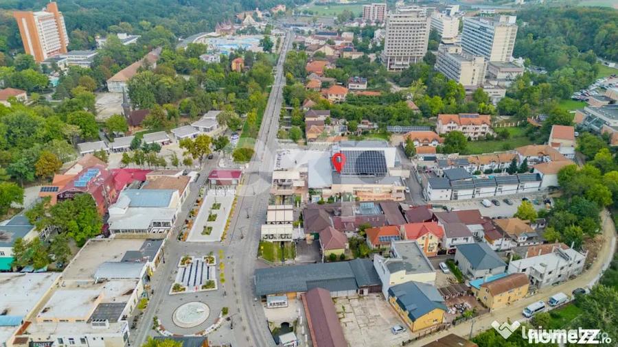 Spațiu comercial, de 530 mp, în Sânmartin