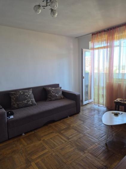 Apartament cu 2 camere semidecomandat în Berceni