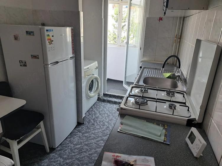 Apartament cu 3 camere decomandat în Exterior Vest