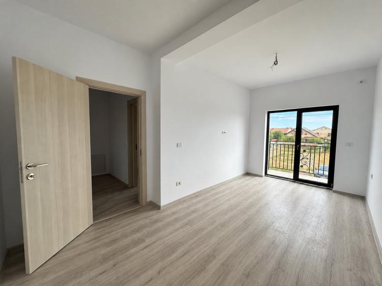 Duplex cu 5 camere cu Canalizare în Moșnița Nouă