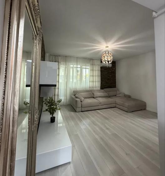 Apartament cu 3 camere, mobilat în Păcii