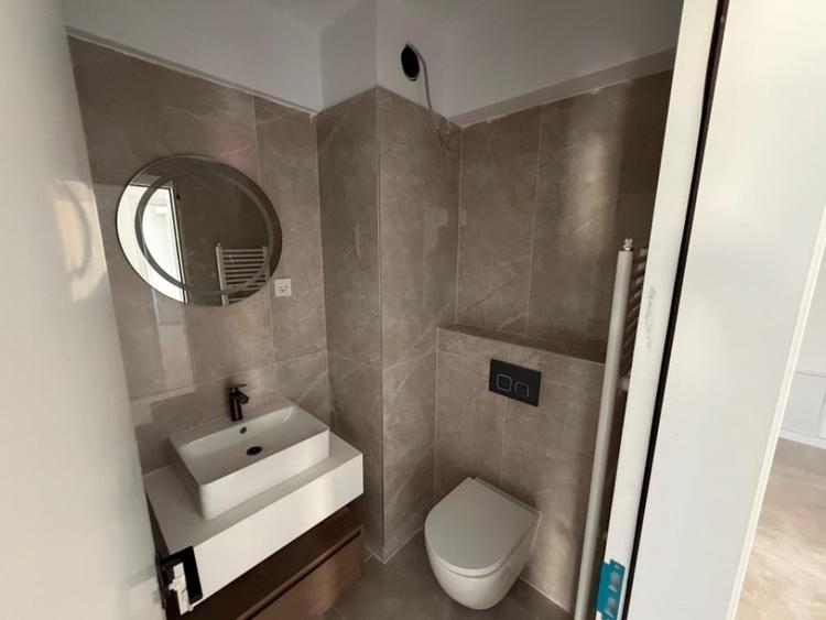 Apartament cu 3 camere decomandat în Florești — fotografia 1