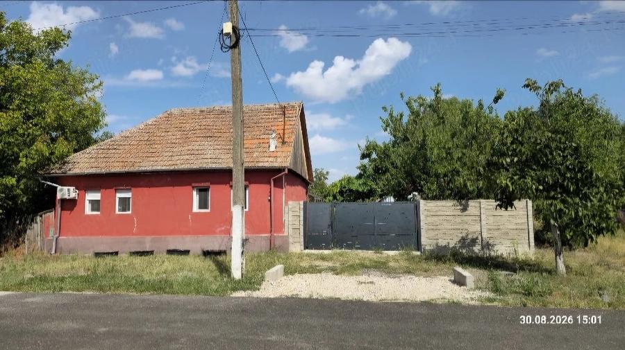 Casă cu Teren 2000 Mp în Ferendia