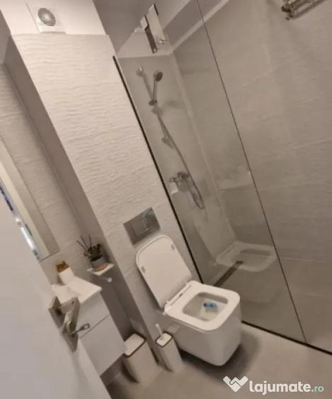 Garsonieră decomandată, mobilată în Sărari