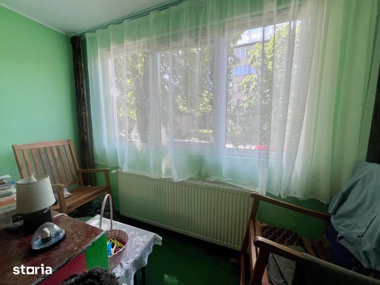 Apartament cu 3 camere decomandat în Soarelui