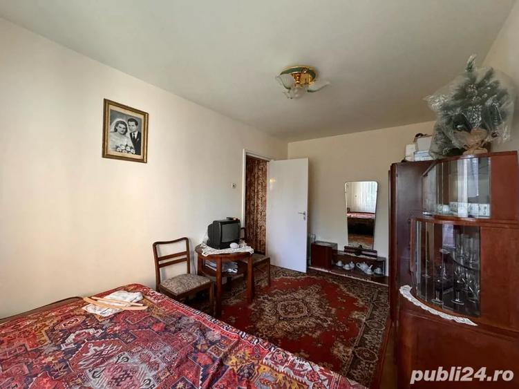 Apartament cu 3 camere semidecomandat în Zamfirescu