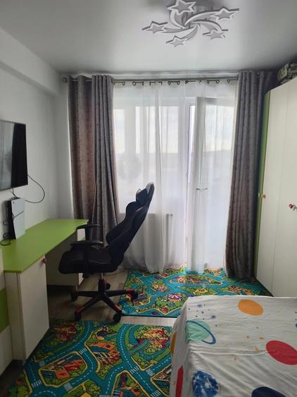 Apartament cu 3 camere semidecomandat în Central