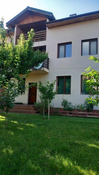 Casă individuală cu 8 camere cu Teren 650 Mp în Otopeni
