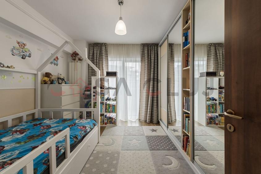 Apartament cu 3 camere semidecomandat, mobilat în Bună Ziua