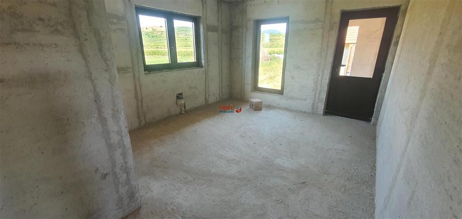Casă individuală cu 4 camere cu Canalizare în Periferie