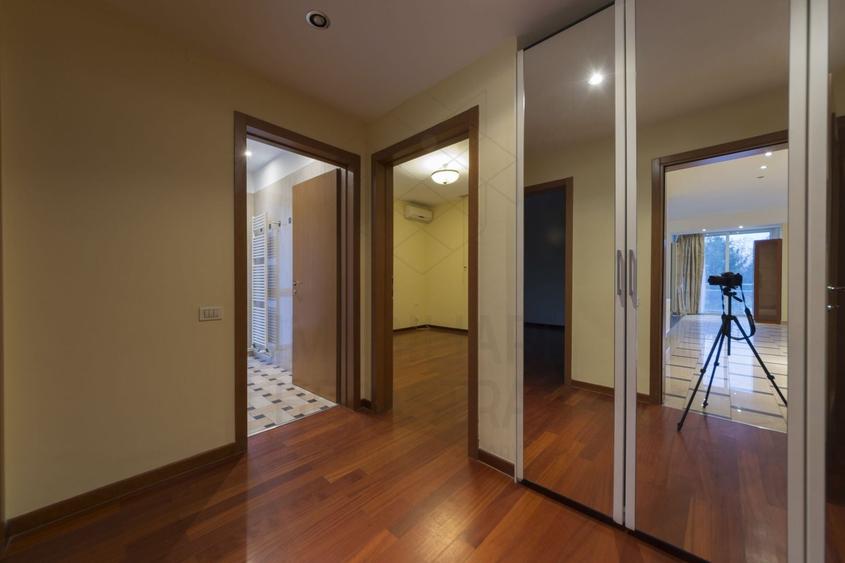 Apartament cu 4 camere semidecomandat, mobilat în Primăverii