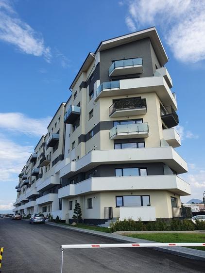 Apartament cu 3 camere decomandat în 13 Decembrie