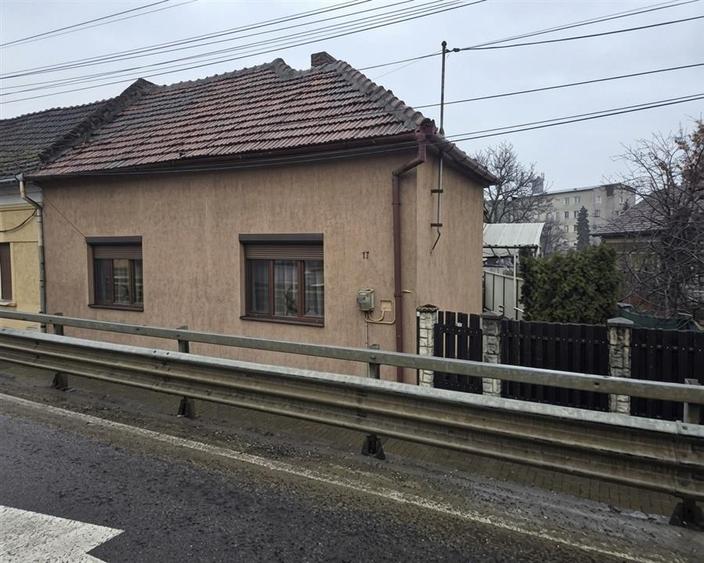 Casă cu 3 camere cu Teren 400 Mp în Central