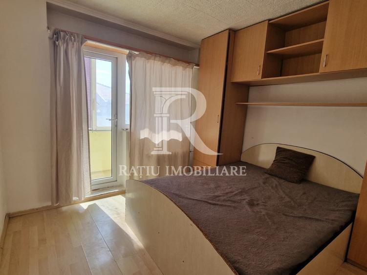 Apartament cu 3 camere decomandat, mobilat în Nufărul