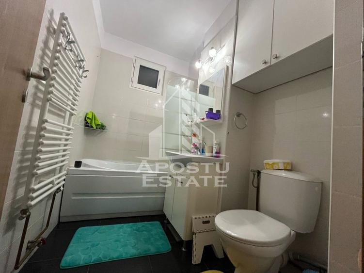 Apartament cu 3 camere decomandat, mobilat în Girocului