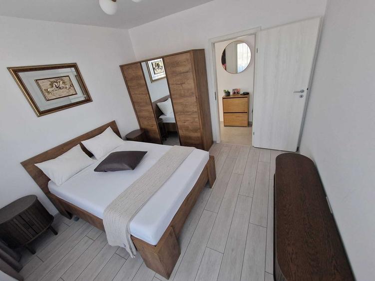 Apartament cu 3 camere decomandat în Titan