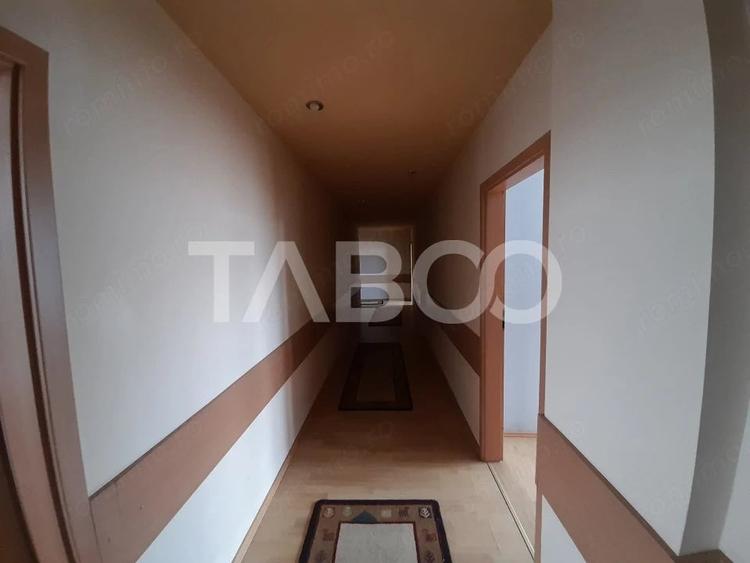 Spațiu comercial, de 2,300 mp, în Central