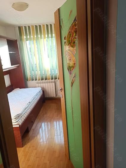 Apartament cu 3 camere semidecomandat în Groapa