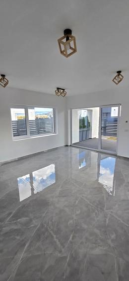 Casă cu 7 camere cu Teren 300 Mp în Central