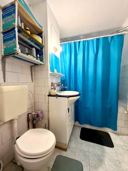 Apartament cu 4 camere semidecomandat în Lipovei