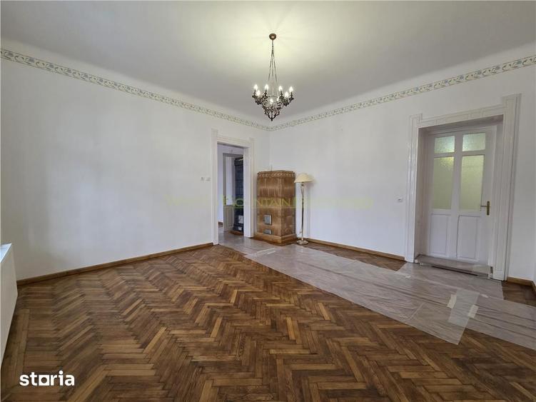 Apartament cu 4 camere decomandat în Centrul Istoric