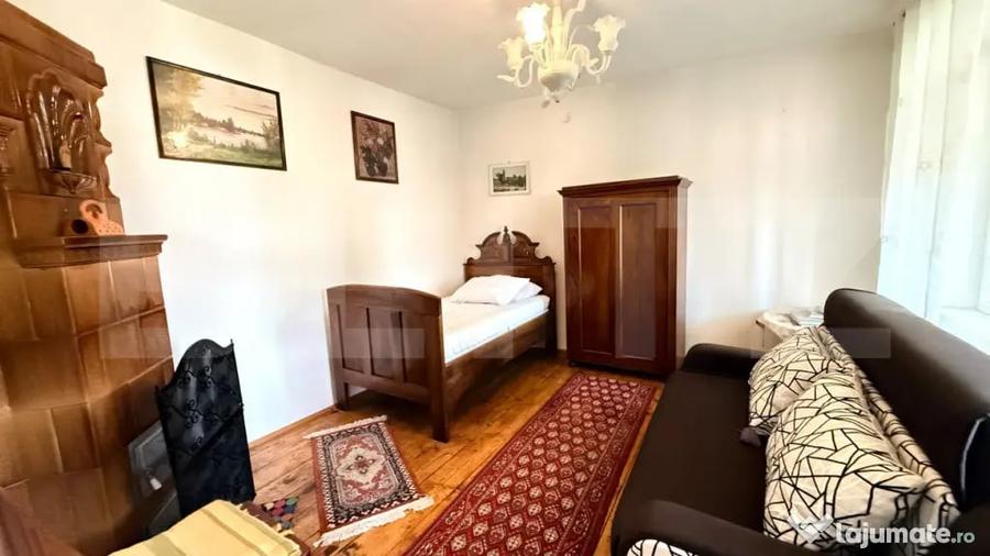 Casă cu 5 camere cu Teren 382 Mp în Pietroșița