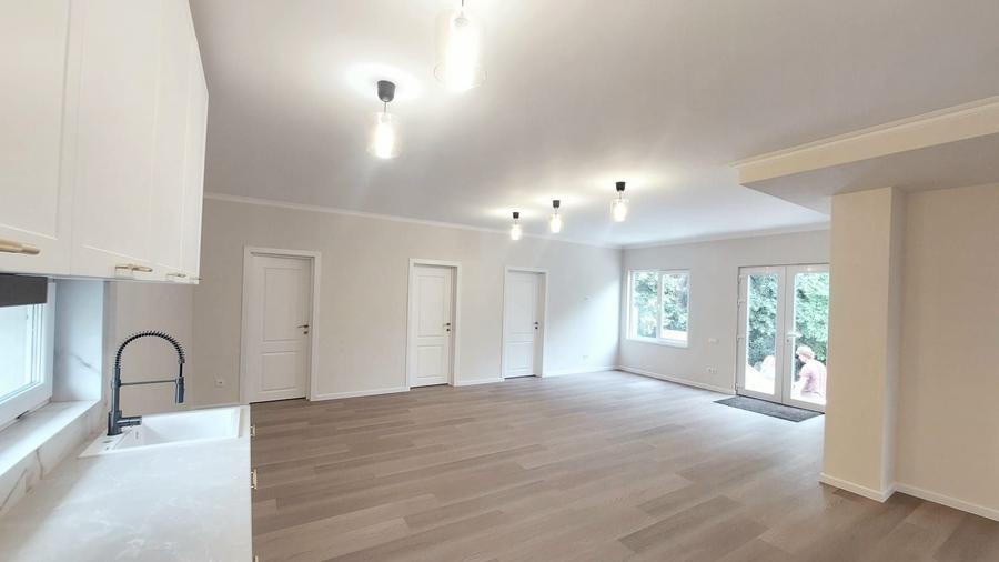 Casă cu 3 camere cu Teren 453 Mp în Central