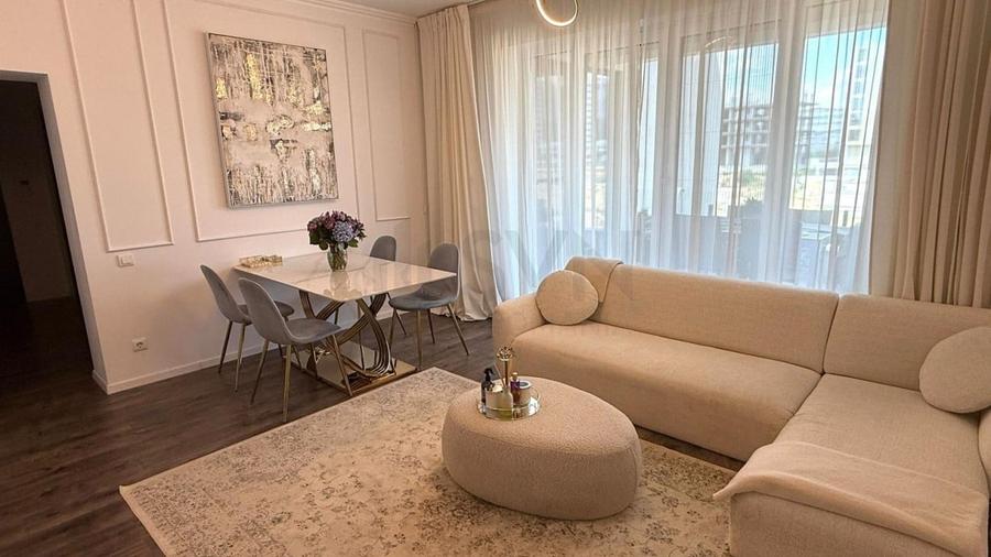 Apartament cu 3 camere semidecomandat în Tei