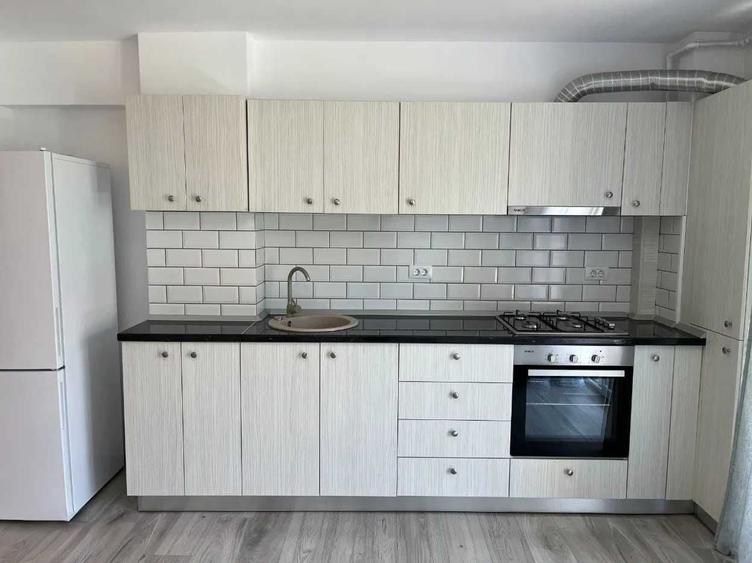 Apartament cu 3 camere decomandat în Micro 3