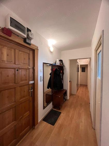 Apartament cu 3 camere decomandat în Astra