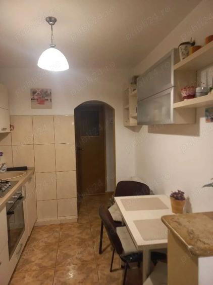 Apartament cu 3 camere semidecomandat în Central