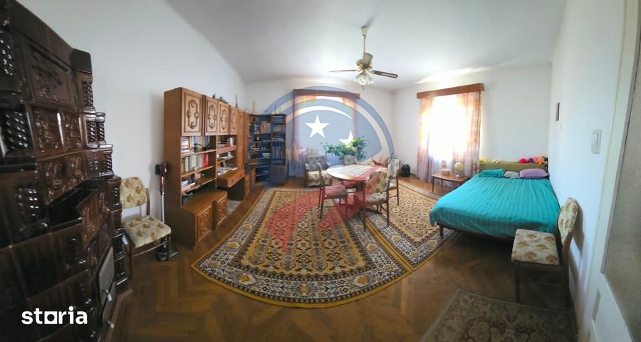 Casă cu 4 camere cu Teren 1634 Mp în Central