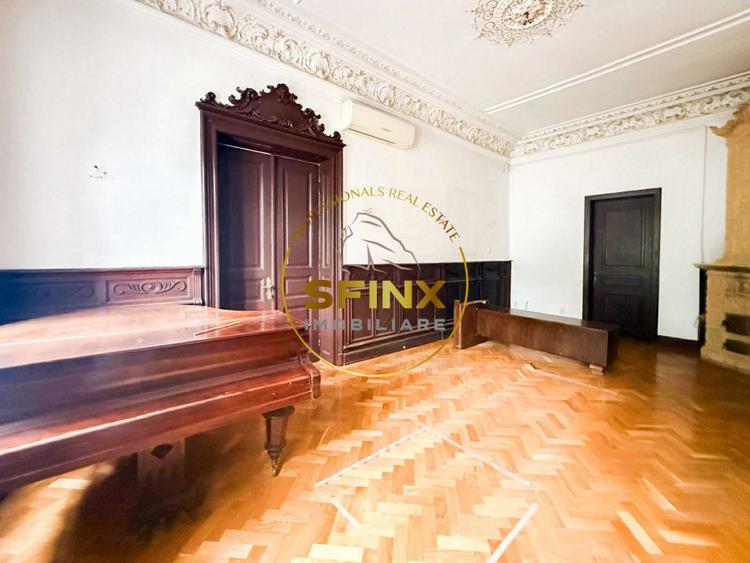 Casă individuală cu 9 camere cu Teren 707 Mp în P-ța Romană