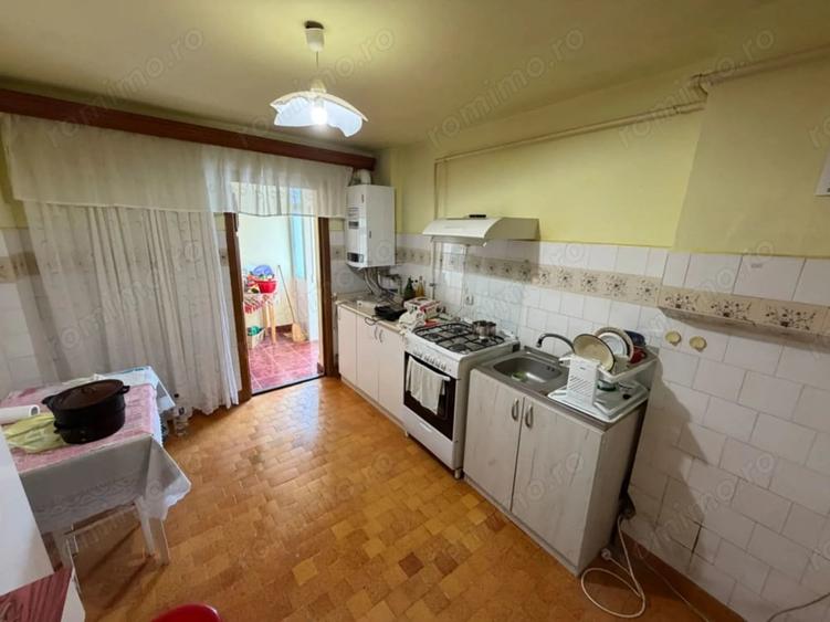 Apartament cu 3 camere decomandat în Central