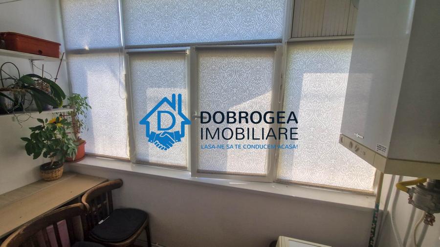 Apartament cu 3 camere semidecomandat, mobilat în Vest
