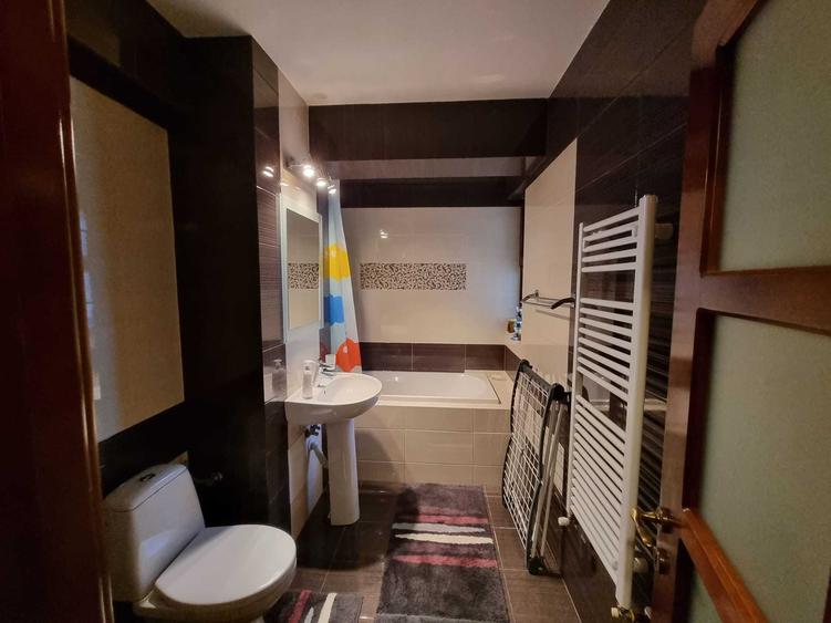 Apartament cu 3 camere decomandat în Vișan