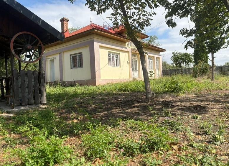 Casa individuala + cabana cu teren generos de vanzare - 1