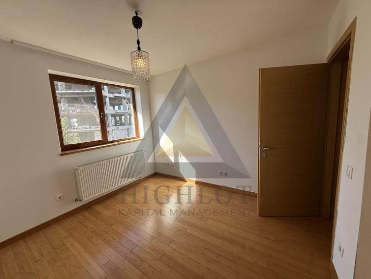 Duplex cu 5 camere cu Piscina în Iancu Nicolae