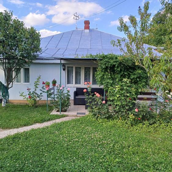 Casă cu 3 camere cu Teren 2700 Mp în Central