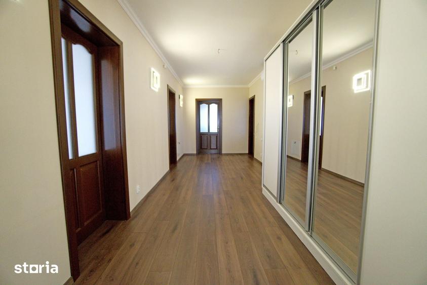 Casă cu 4 camere cu Teren 2000 Mp în Exterior Vest