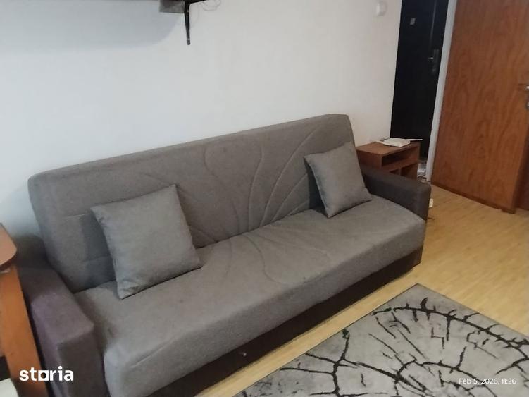 Garsonieră decomandată în Titan