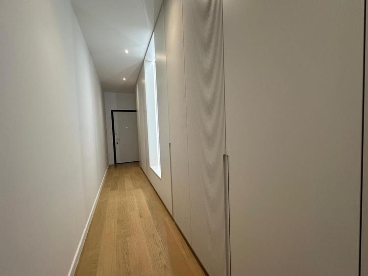 Apartament cu 4 camere decomandat în Barbu Văcărescu
