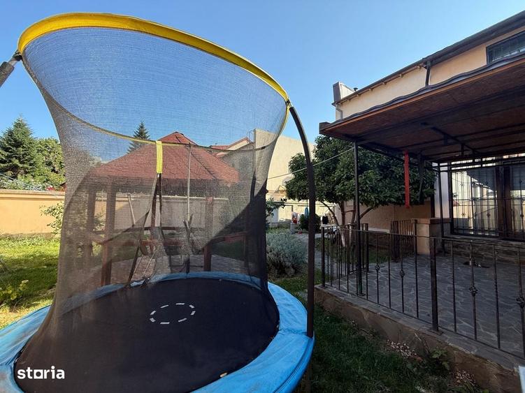 Casă cu 4 camere în Vatra Luminoasă