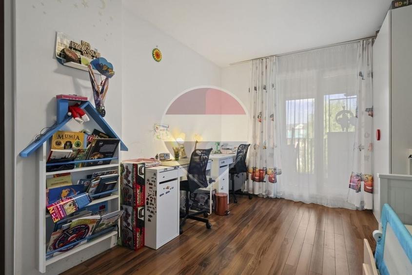Duplex cu 4 camere cu Piscina în Ștefăneștii de Jos
