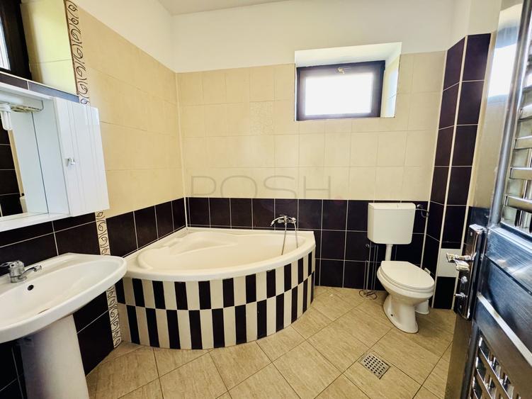 Casă individuală cu 10 camere cu Canalizare în Băneasa