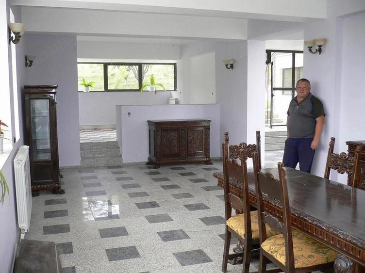 Casă cu Teren 6500 Mp în Central