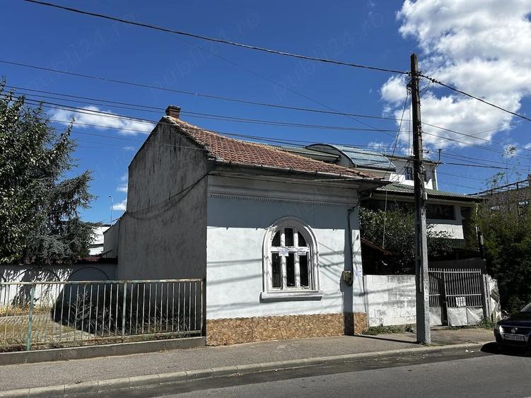 Casă cu Teren 2000 Mp în Traian
