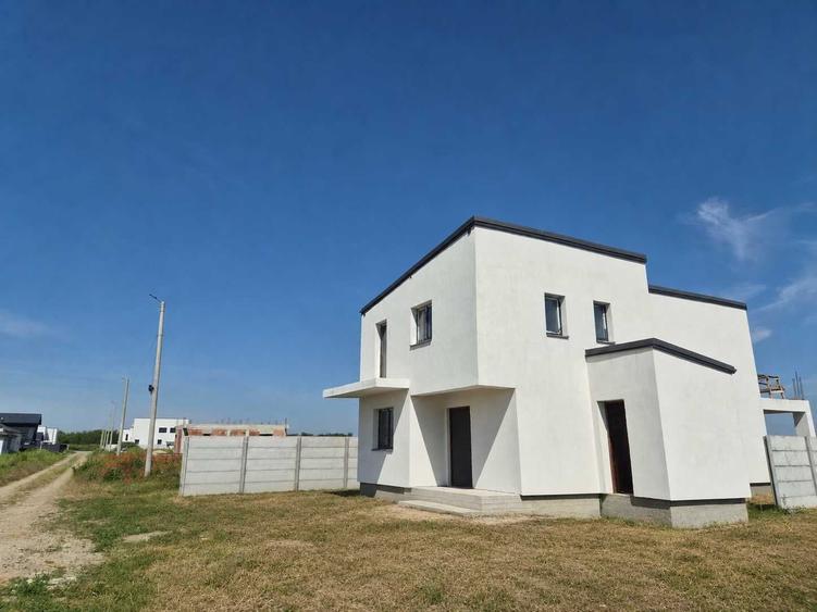 Casă cu 4 camere în Dimieni