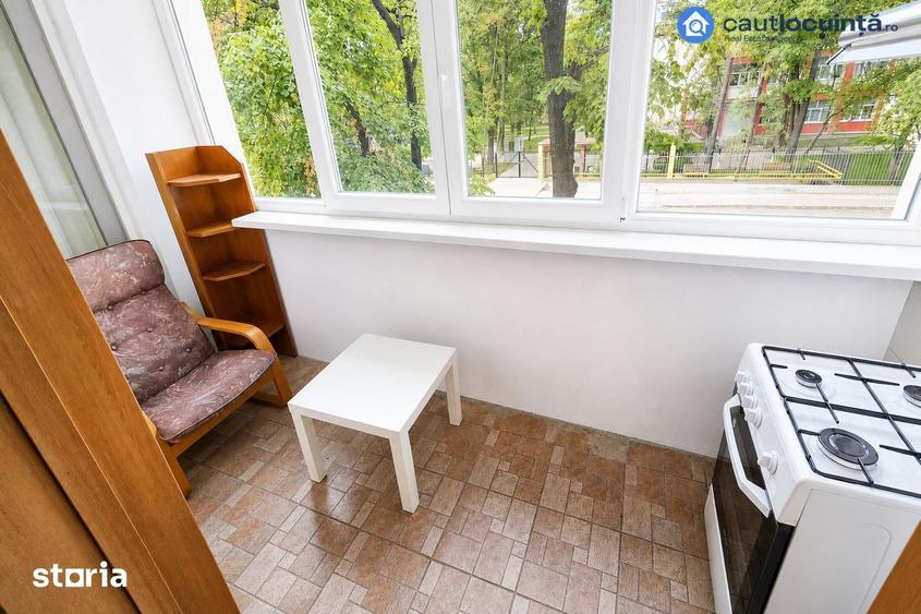Apartament cu 3 camere semidecomandat în Titan
