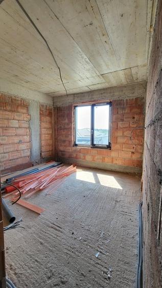 Casă cu 4 camere cu Teren 250 Mp în Vârteju